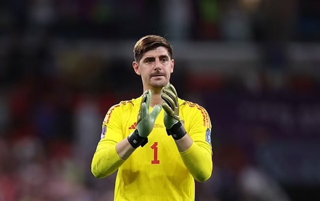 Courtois lại khiến HLV “gai mắt”
