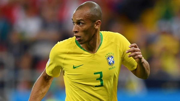 Cựu đội trưởng tuyển Brazil giải nghệ ở tuổi 38