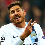 Cựu sao Real Madrid và Man City giải nghệ ở tuổi 35