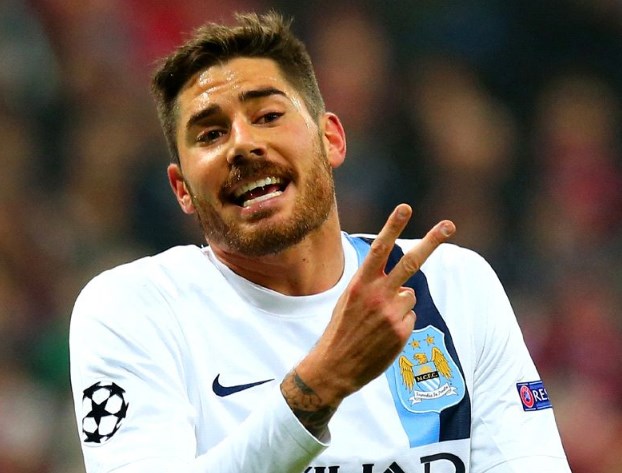 Cựu sao Real Madrid và Man City giải nghệ ở tuổi 35