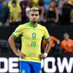 Đánh bại Brazil, Suarez chỉ trích cựu sao M.U