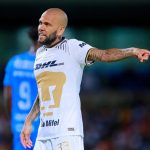 Dani Alves lên tiếng sau khi bị CĐV la ó