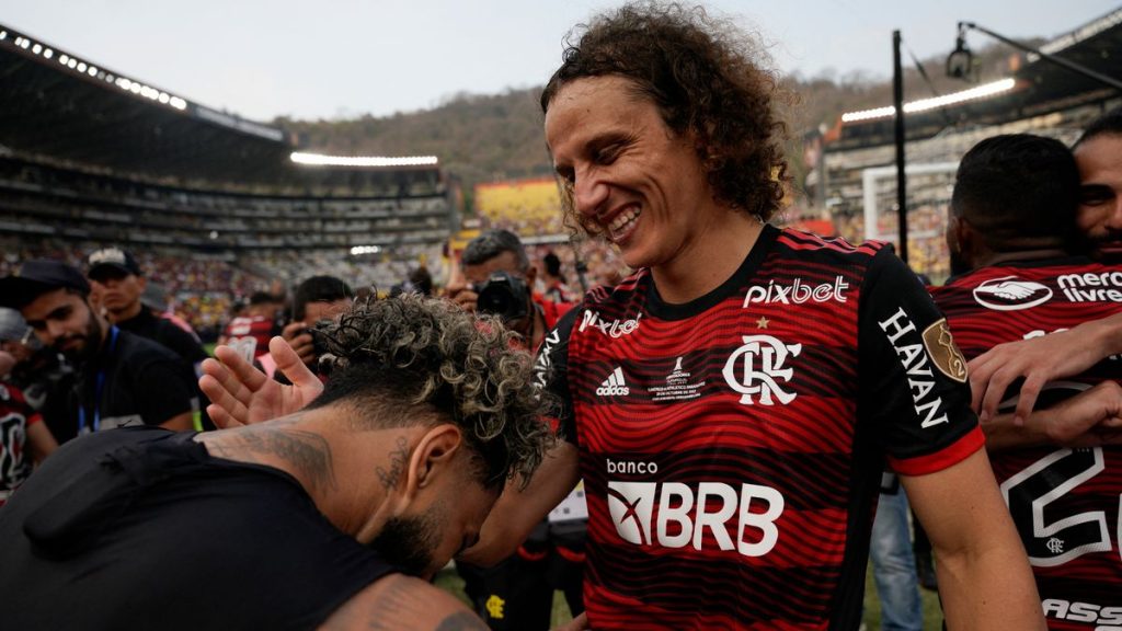 David Luiz tri ân Andreas Pereira