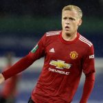 De Boer nói về khả năng Van de Beek quay về Ajax