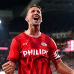 De Jong và Dest giúp PSV bay cao
