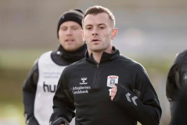 Đến đội bóng mới, Wilshere nhận ngay thông điệp từ HLV trưởng