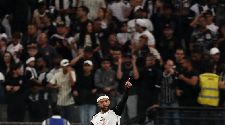 Depay tỏa sáng với cú nã đại bác, Corinthians vẫn chia điểm tiếc nuối