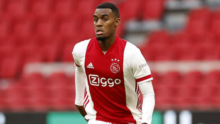 Dirk Kuyt cảnh báo sao Ajax về nguy cơ theo Erik ten Hag đến M.U