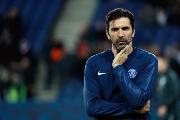 Đội hình huyền thoại vô duyên với C1: Man United góp 1 đại diện