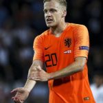 Donny van de Beek chính thức nhận hung tin từ Van Gaal