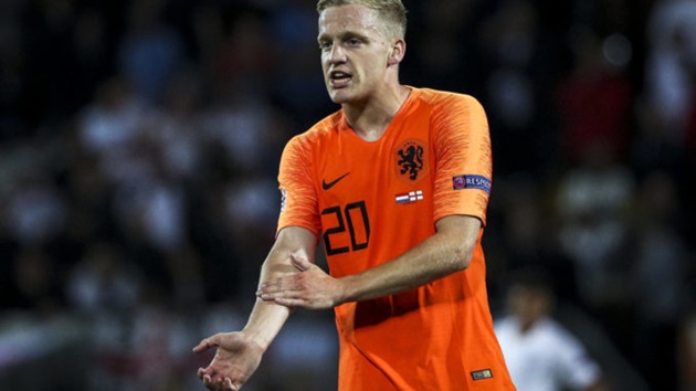 Donny van de Beek chính thức nhận hung tin từ Van Gaal
