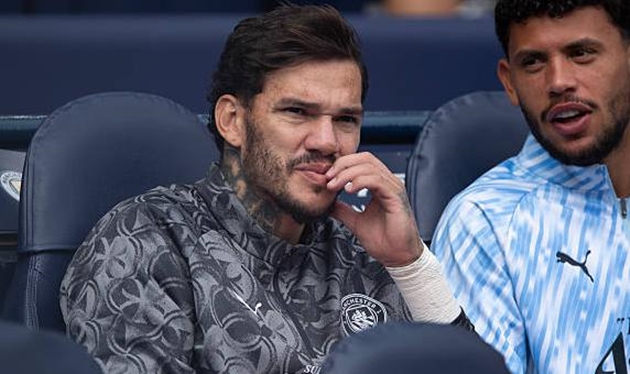 Ederson thừa nhận không hạnh phúc, muốn rời Man City sớm hơn