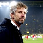 Edwin van der Sar đột ngột rời Ajax