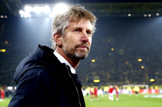 Edwin van der Sar đột ngột rời Ajax