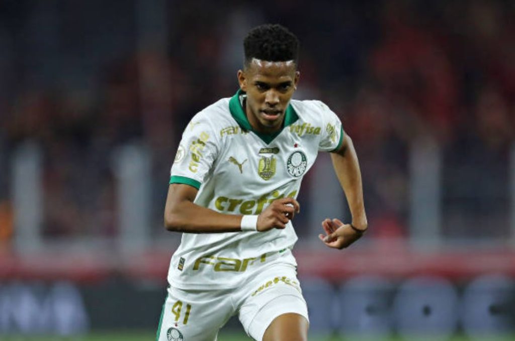 Estevao: Thần đồng Chelsea vượt qua cả Neymar và Ronaldo “béo”