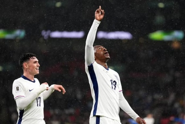 Eze tỏa sáng trước Serbia, fan Arsenal chỉ trích câu hỏi của phóng viên