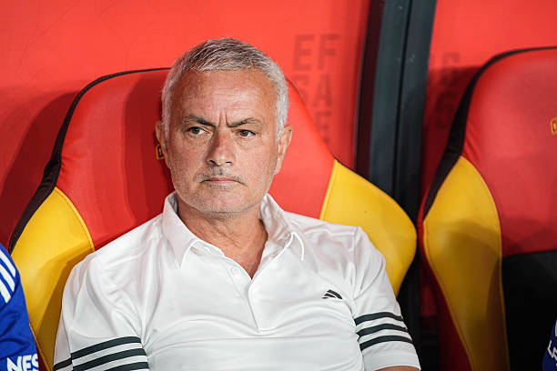 Fenerbahce của Mourinho đánh rơi chiến thắng khó tin ngày ra quân