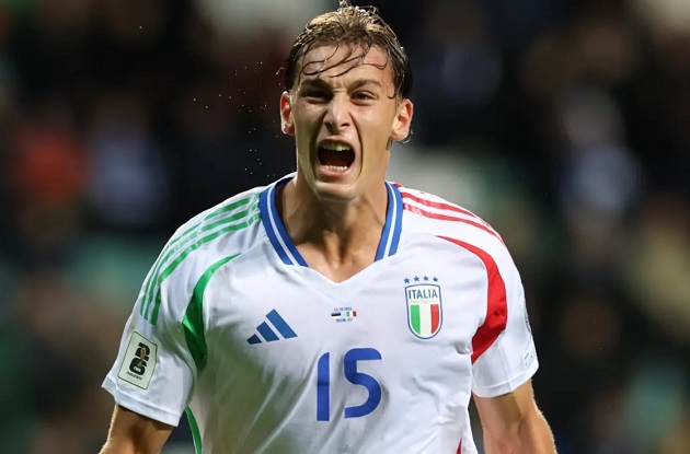 Francesco Esposito mở tài khoản bàn thắng cho đội tuyển Ý