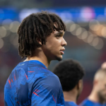 Gary Neville nói thẳng về trình độ của Alexander-Arnold