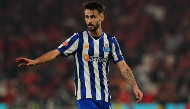 Gây thất vọng, “lính đánh thuê” của Arsenal hứng chịu chỉ trích