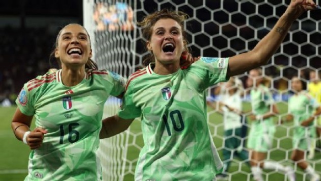 Ghi bàn phút 90, tuyển nữ Italy vào bán kết EURO sau 28 năm