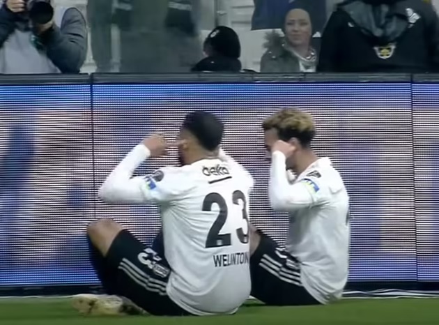 Giải tỏa ức chế, Alli ngạo mạn đáp trả chỉ trích