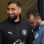 Gullit gửi lời chào thân mật đến Donnarumma