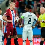 Haaland bỏ lỡ khó tin hai lần từ chấm phạt đền