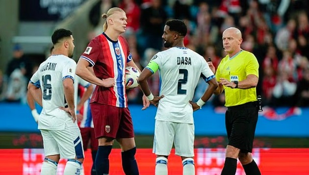 Haaland bỏ lỡ khó tin hai lần từ chấm phạt đền