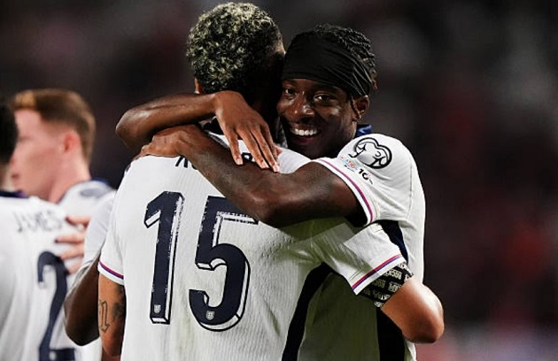 Hai sao trẻ tuyển Anh thách thức vị trí của Saka và Bellingham