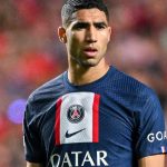 Hakimi lu mờ nhạc trưởng Barca