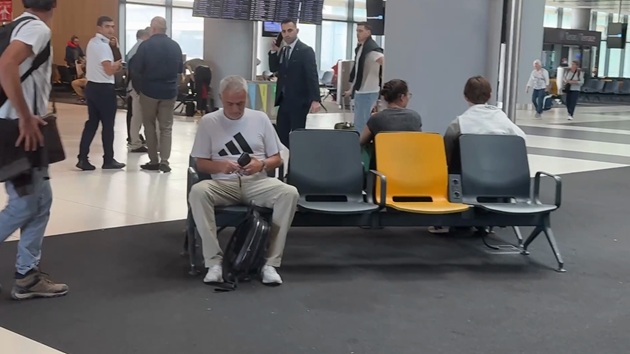 Hình ảnh đầu tiên của Mourinho sau khi bị Fenerbahce sa thải