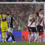 Hulk mờ nhạt, Atletico vẫn hiên ngang vào chung kết