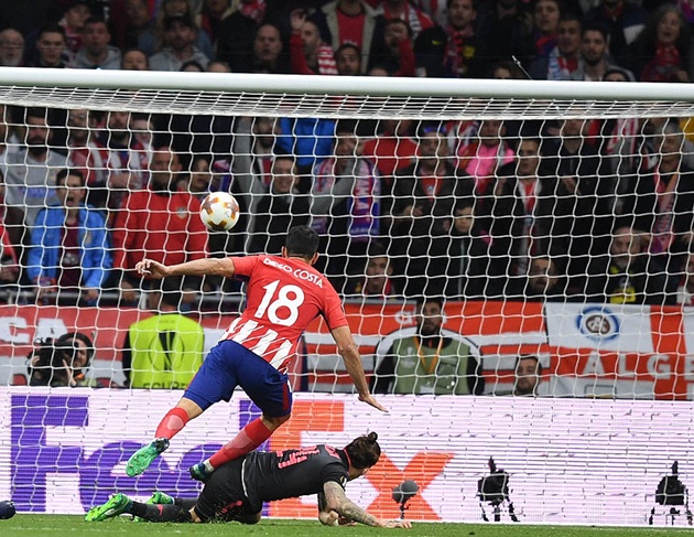 Hung thần Diego Costa xuất hiện, Arsenal bị hạ theo kịch bản cũ mèm