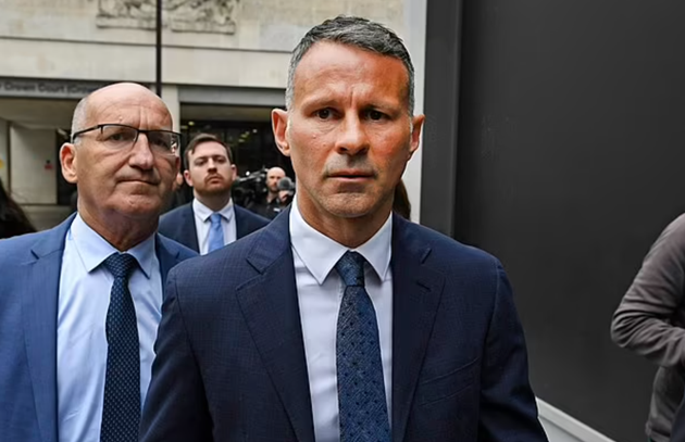 Huyền thoại M.U chính thức mất việc