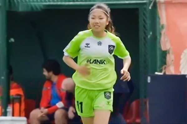 Huỳnh Như ra sân trong trận hòa của CLB nữ Lank