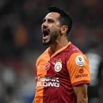 Ilkay Gundogan “giải cứu” Galatasaray trong trận derby nảy lửa