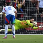 Italia thắng nhọc, Donnarumma vẫn hài lòng