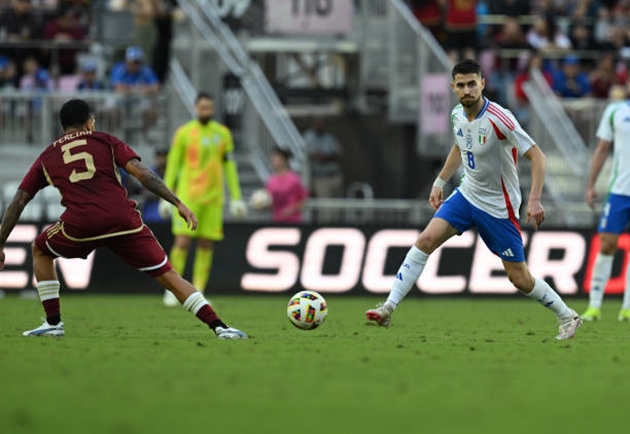 Jorginho khen ngợi màn trình diễn của Venezuela