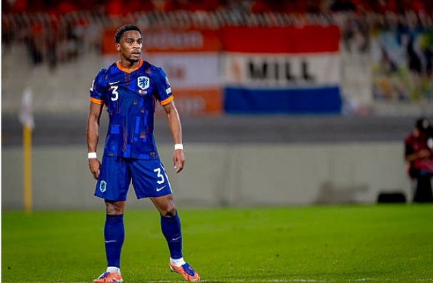 Jurrien Timber: “Tôi sẽ chơi mọi vị trí ông Koeman cần”
