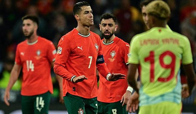 Khi Ronaldo dạy cho Yamal bài học về sự vĩ đại