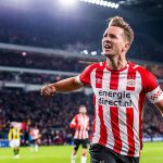 Khiến Arsenal ôm hận, De Jong vẫn bị chê không biết chơi bóng