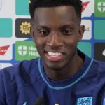 Lần đầu lên tuyển Anh, Nketiah vui nhộn nói về Kane