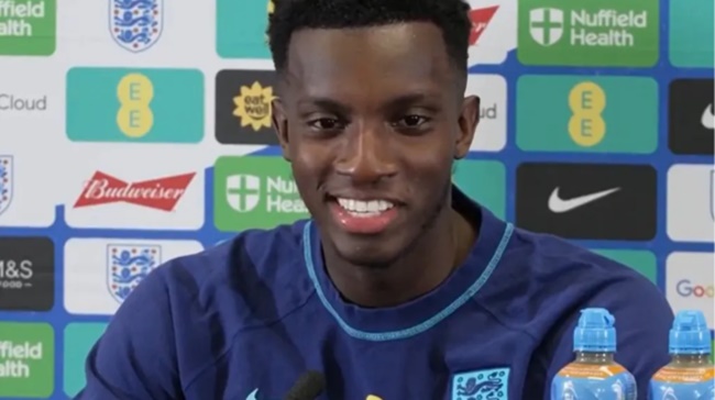 Lần đầu lên tuyển Anh, Nketiah vui nhộn nói về Kane