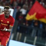 Lật kèo thành công, Abraham chế nhạo CĐV đối thủ