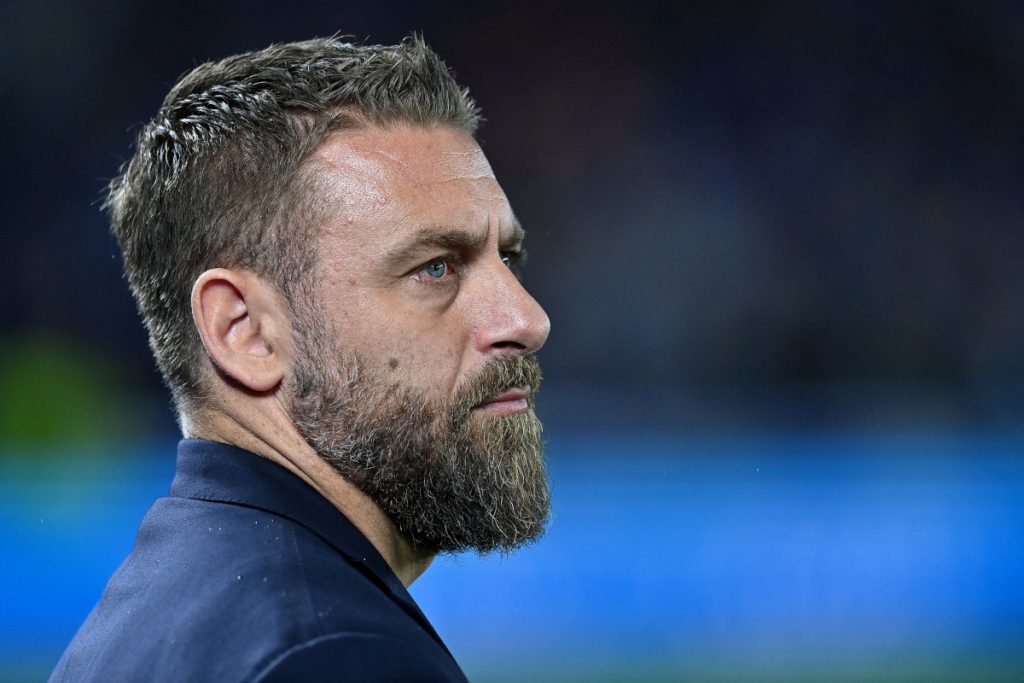 Leverkusen có động thái lạ, De Rossi nói gì?