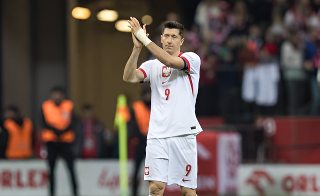 Lewandowski thất vọng vì phải thi đấu như tiền vệ