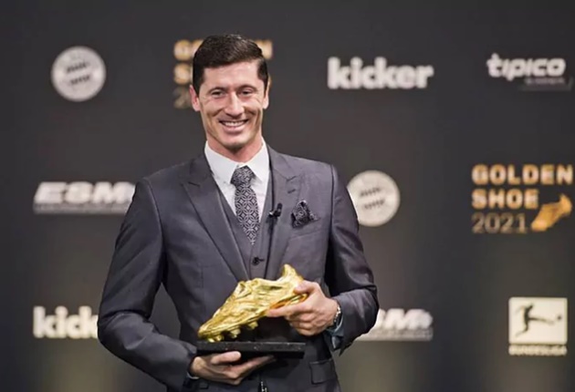 Lewandowski trả lời câu hỏi liệu bóng đá hay định mệnh có nợ 1 QBV hay không