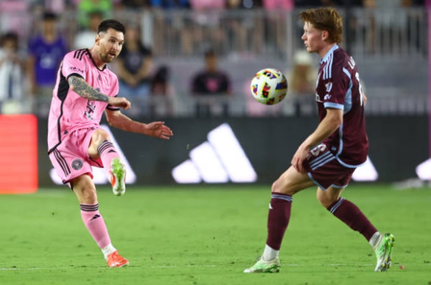 Lionel Messi tỏa sáng trong ngày trở lại