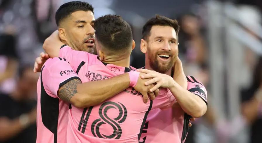 Màn trình diễn 10/10 của Luis Suarez